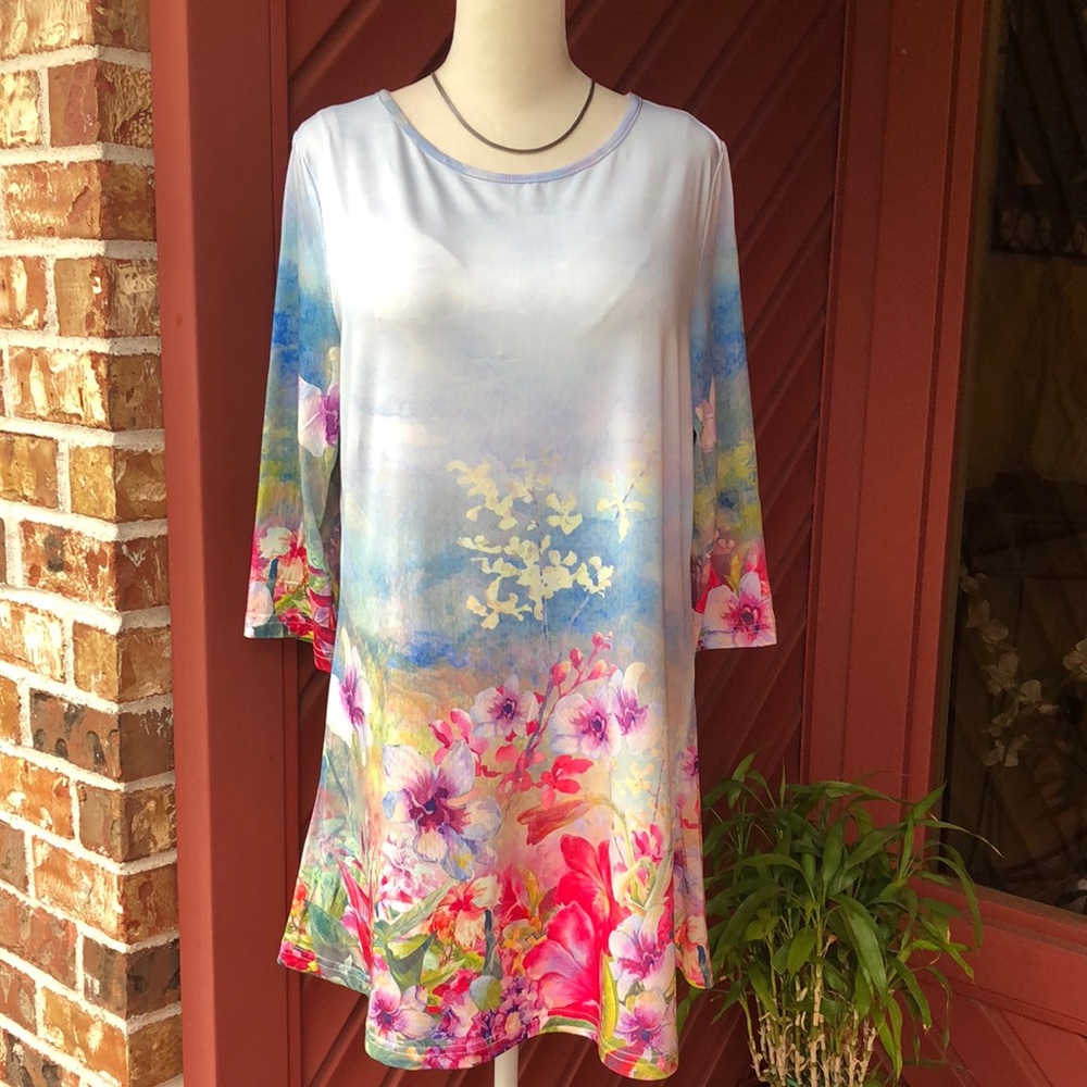 NWT🌺Azelea Tunic Top